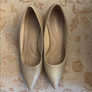 Dream Pairs Gold Glitter Woman’s Low Heel  Shoes 8.5